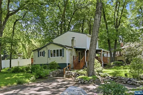 9 Juniper Trail