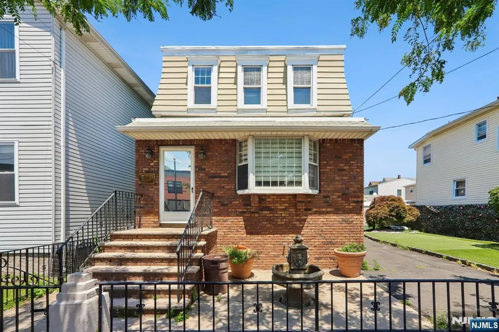 310 Centre Avenue Secaucus, NJ 07094