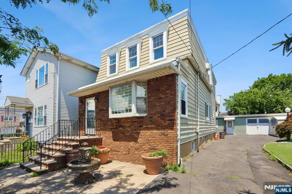 310 Centre Avenue Secaucus, NJ 07094