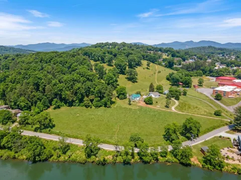 LAKESIDE DR