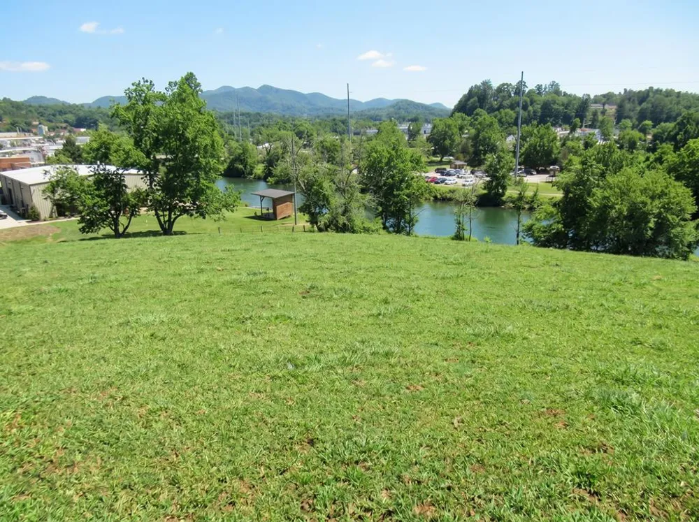 LAKESIDE DR Franklin, NC 28734