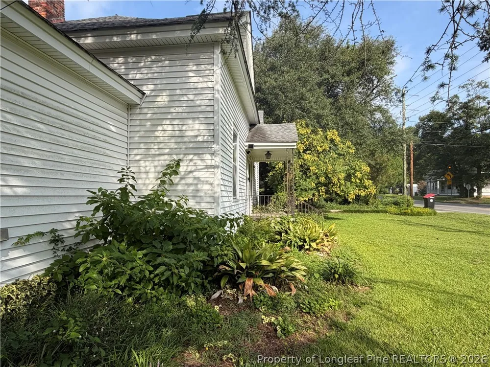 223 West Third Avenue Red Springs, NC 28377