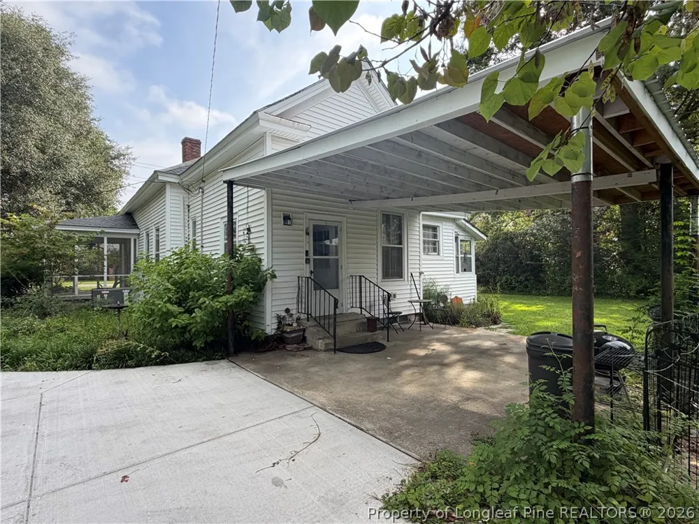 223 West Third Avenue Red Springs, NC 28377