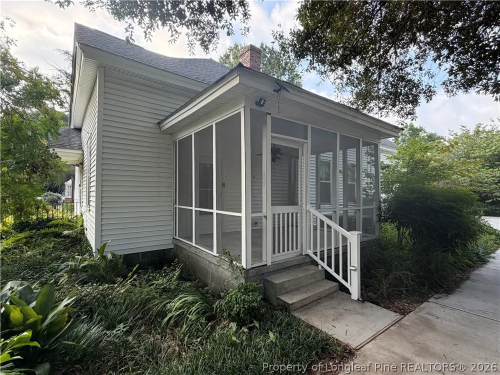 223 West Third Avenue Red Springs, NC 28377