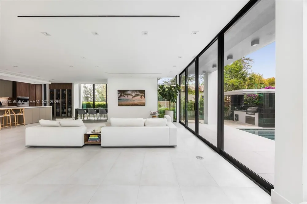 5630 Pine Tree Dr Miami Beach, FL 33140