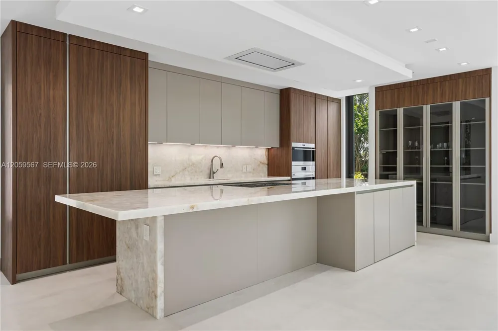 5630 Pine Tree Dr Miami Beach, FL 33140