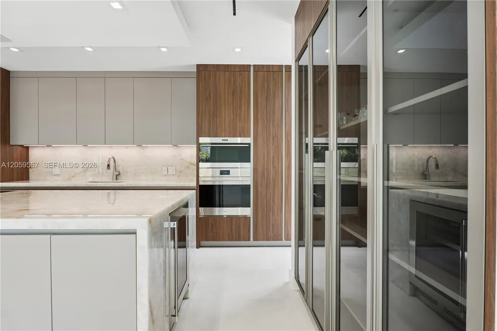5630 Pine Tree Dr Miami Beach, FL 33140