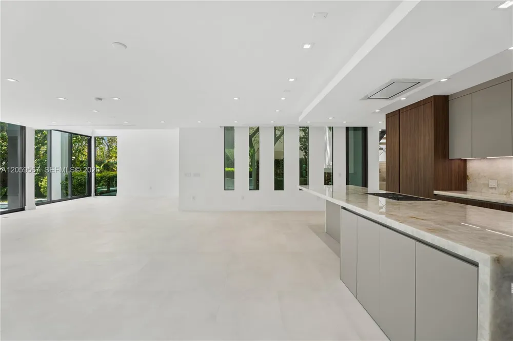 5630 Pine Tree Dr Miami Beach, FL 33140