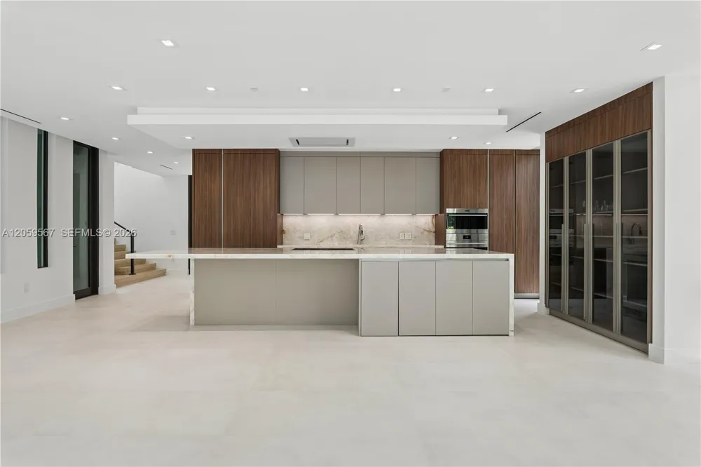 5630 Pine Tree Dr Miami Beach, FL 33140