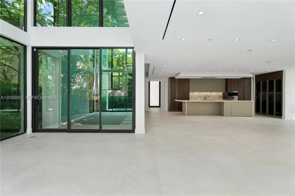 5630 Pine Tree Dr Miami Beach, FL 33140