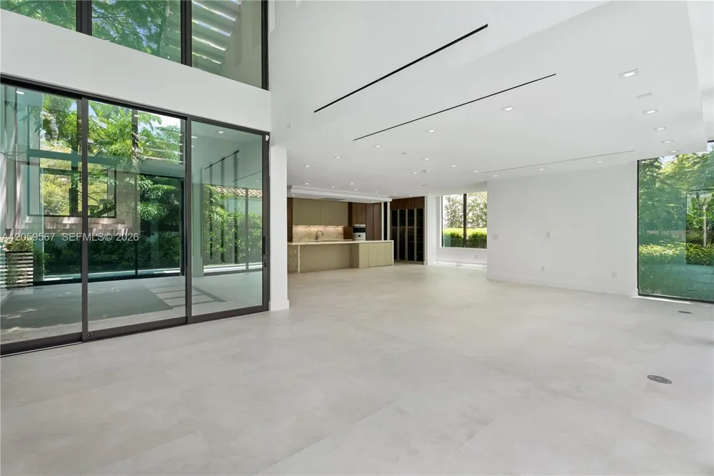 5630 Pine Tree Dr Miami Beach, FL 33140