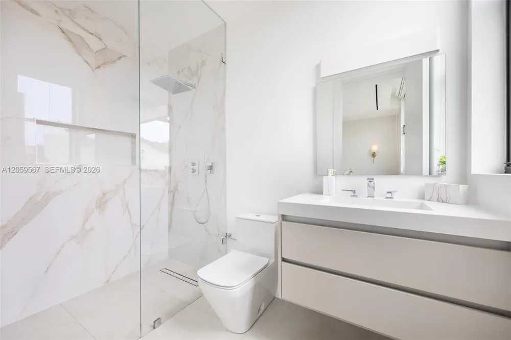 5630 Pine Tree Dr Miami Beach, FL 33140