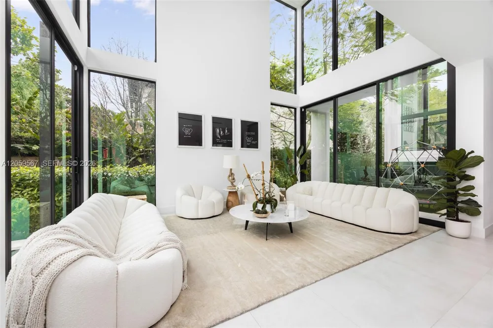 5630 Pine Tree Dr Miami Beach, FL 33140