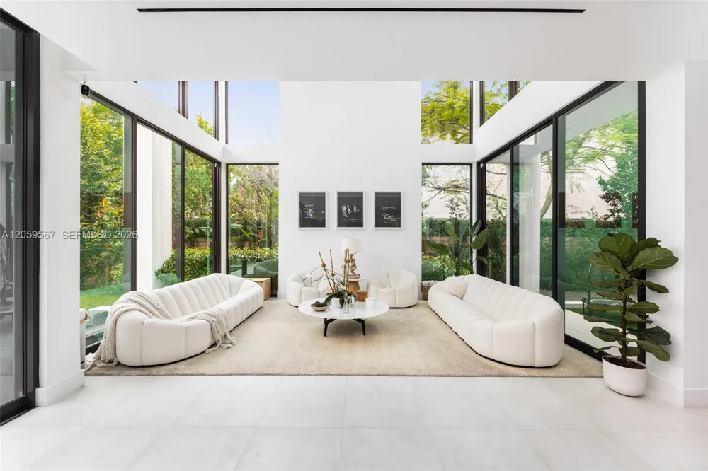 5630 Pine Tree Dr Miami Beach, FL 33140