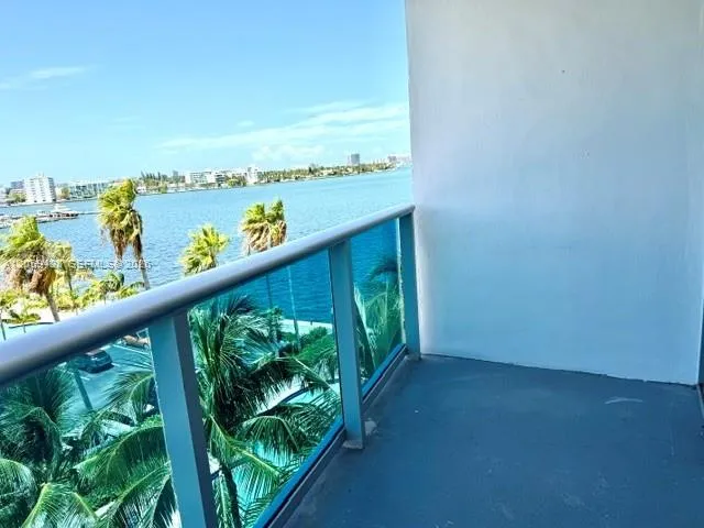 7501 E Treasure Dr #5H North Bay Village, FL 33141