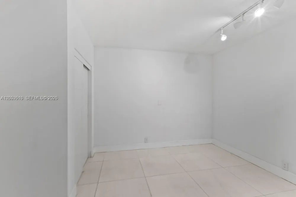 181 Crandon Blvd #207 Key Biscayne, FL 33149