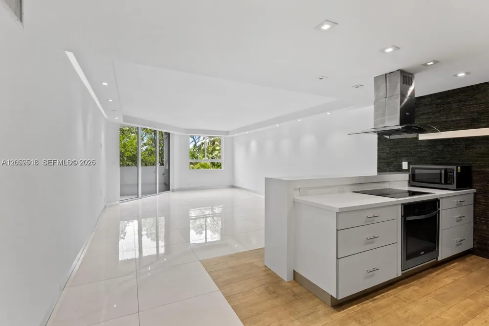 181 Crandon Blvd #207 Key Biscayne, FL 33149
