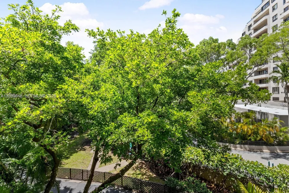 181 Crandon Blvd #207 Key Biscayne, FL 33149