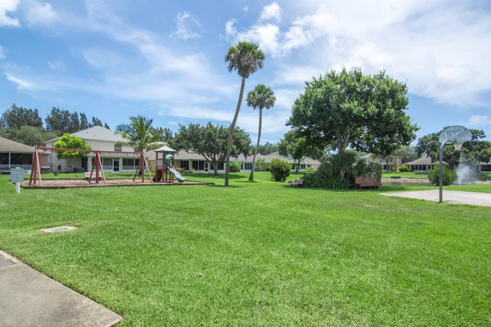 2538 12TH SQUARE SW Vero Beach, FL 32968