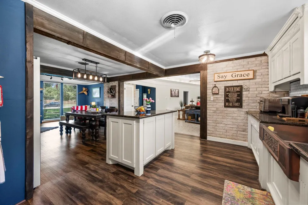 618 Melody Lane Eagle Lake, TX 77434