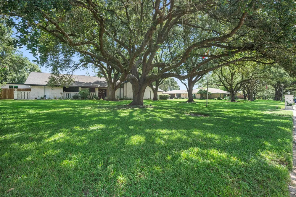 618 Melody Lane Eagle Lake, TX 77434