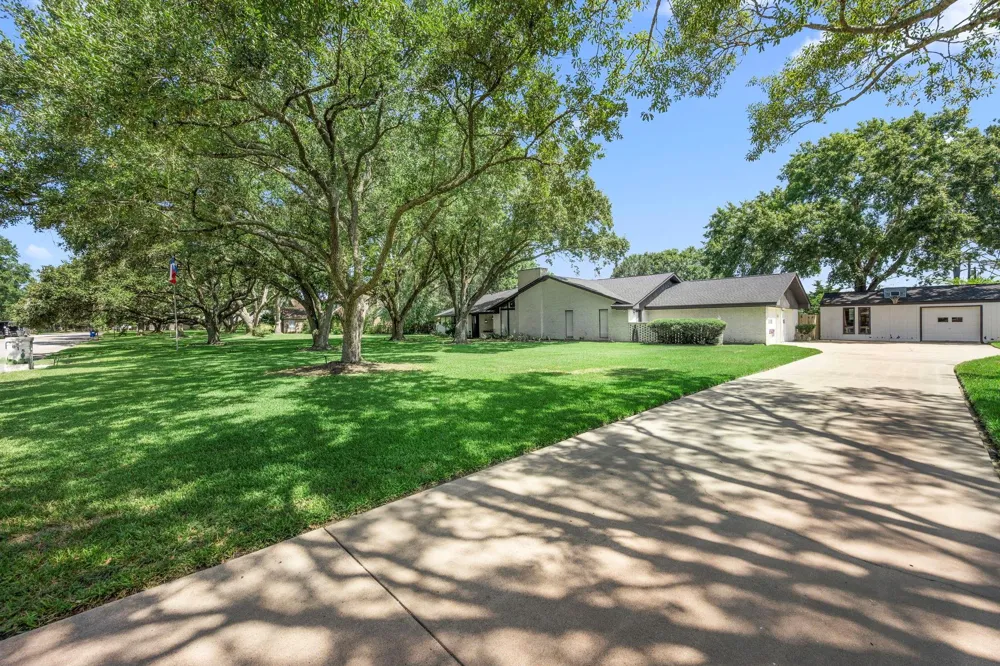 618 Melody Lane Eagle Lake, TX 77434