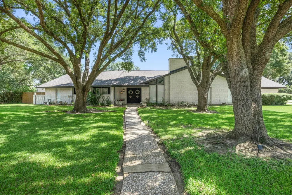 618 Melody Lane Eagle Lake, TX 77434