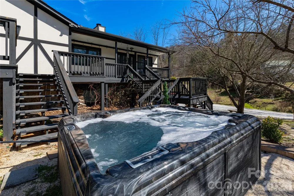 5 Northlake Drive Weaverville, NC 28787
