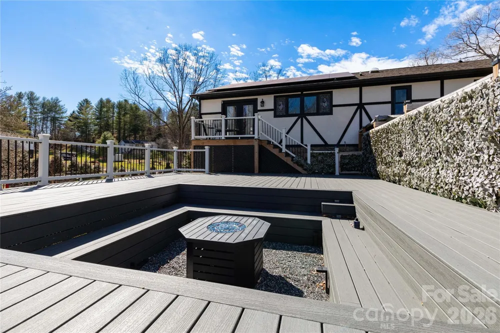 5 Northlake Drive Weaverville, NC 28787