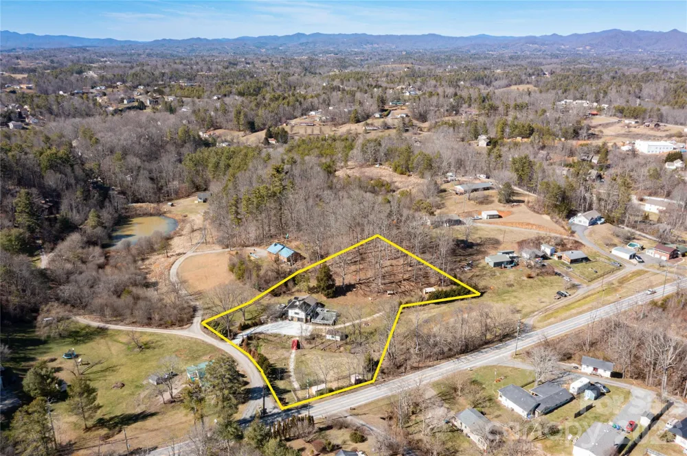 5 Northlake Drive Weaverville, NC 28787