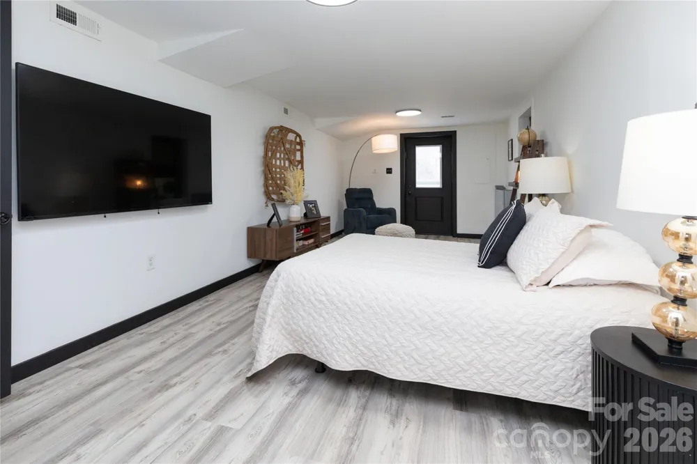 5 Northlake Drive Weaverville, NC 28787