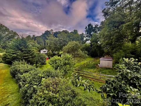 5 Northlake Drive