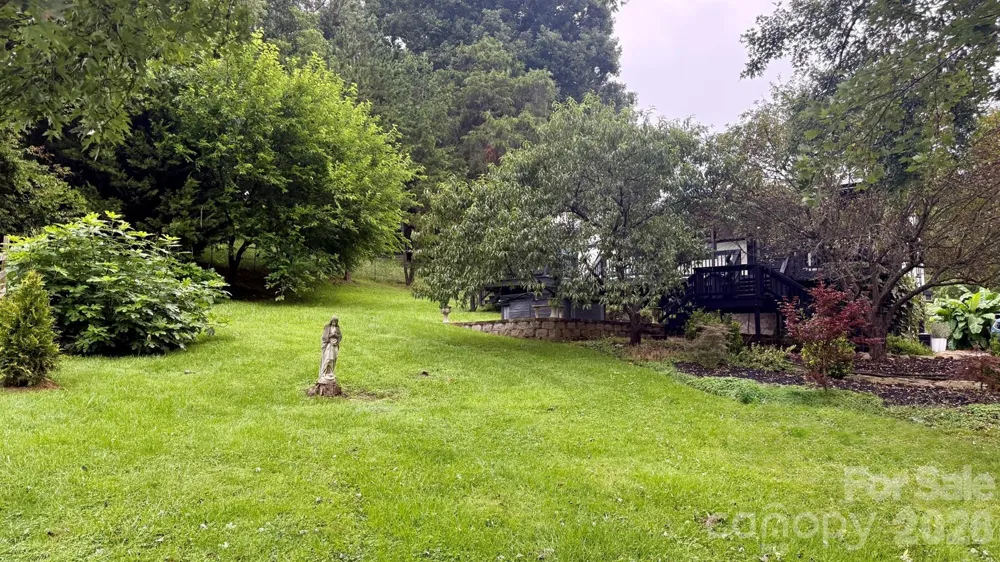 5 Northlake Drive Weaverville, NC 28787