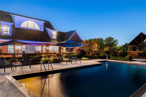 334 Scarlett Boulevard