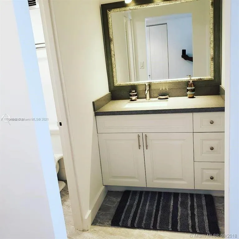 100 LINCOLN ROAD #707 Miami Beach, FL 33139