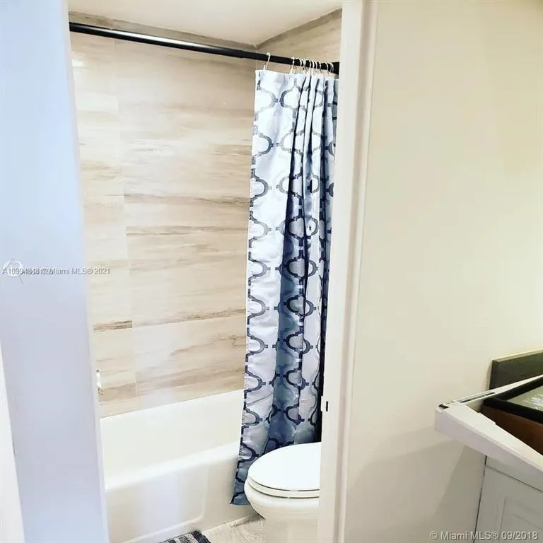 100 LINCOLN ROAD #707 Miami Beach, FL 33139