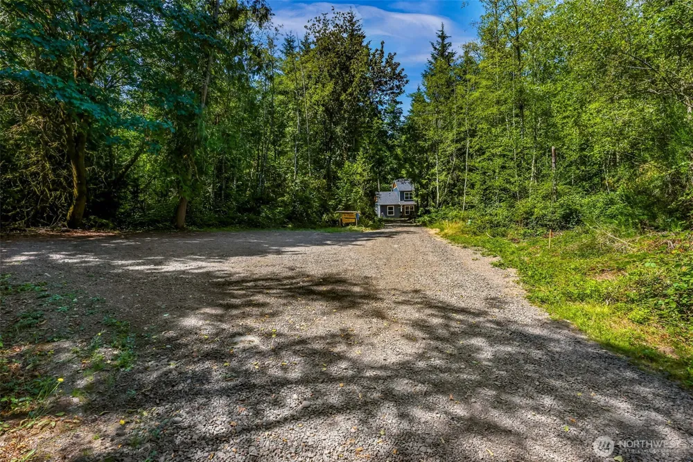 8679 NE Fox Den Lane Bainbridge Island, WA 98110