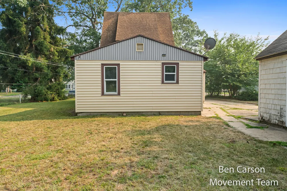 2164 Letart Avenue Muskegon, MI 49441