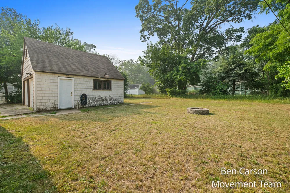 2164 Letart Avenue Muskegon, MI 49441