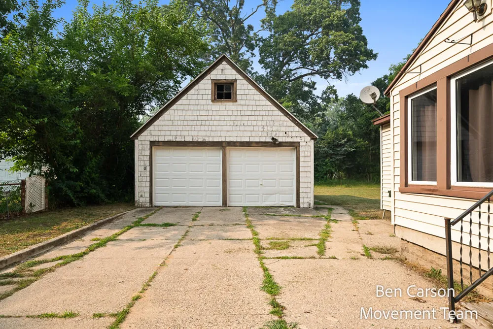 2164 Letart Avenue Muskegon, MI 49441