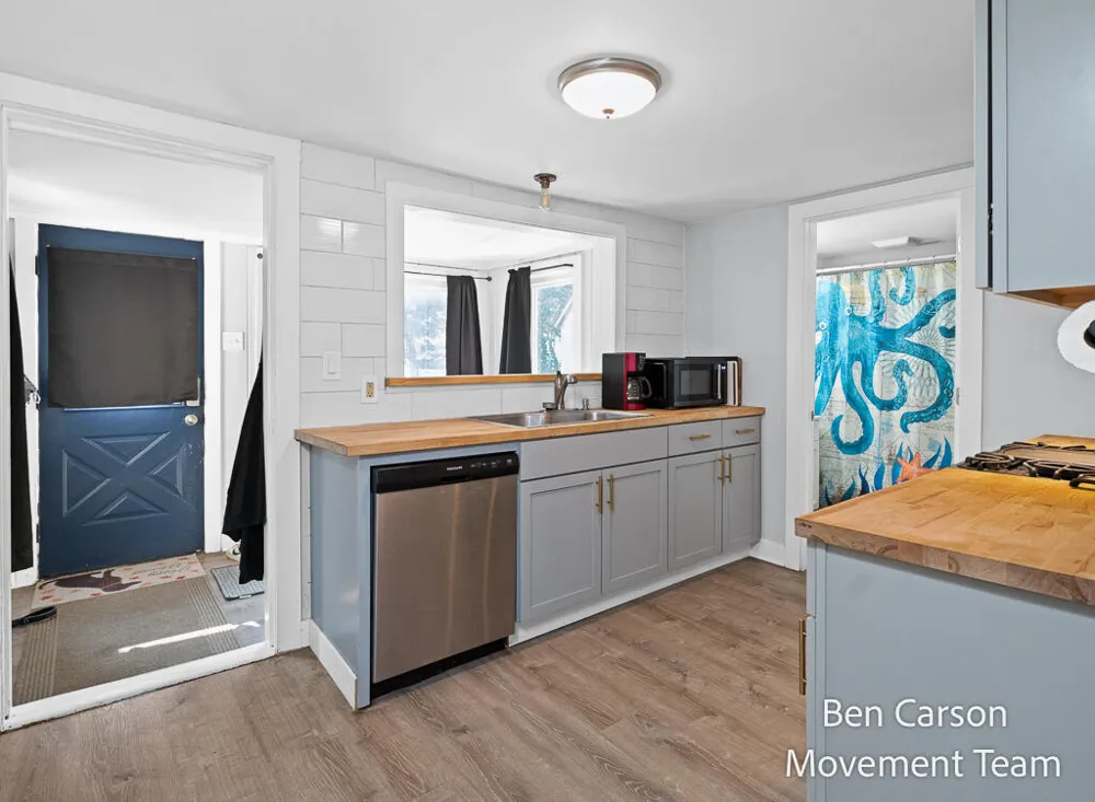 2164 Letart Avenue Muskegon, MI 49441