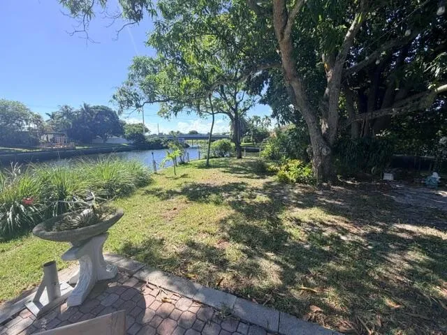 2060 NW 37th Street Oakland Park, FL 33309