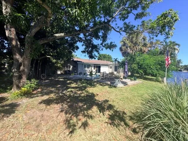 2060 NW 37th Street Oakland Park, FL 33309