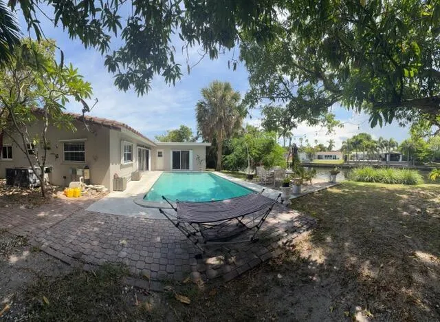 2060 NW 37th Street Oakland Park, FL 33309