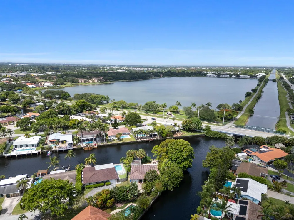 2060 NW 37th Street Oakland Park, FL 33309