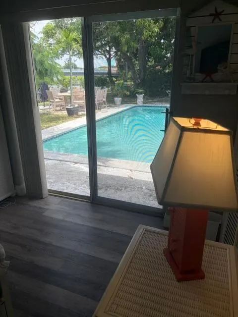 2060 NW 37th Street Oakland Park, FL 33309