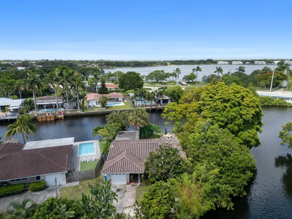 2060 NW 37th Street Oakland Park, FL 33309