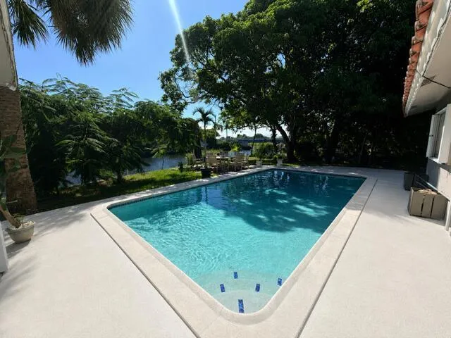 2060 NW 37th Street Oakland Park, FL 33309