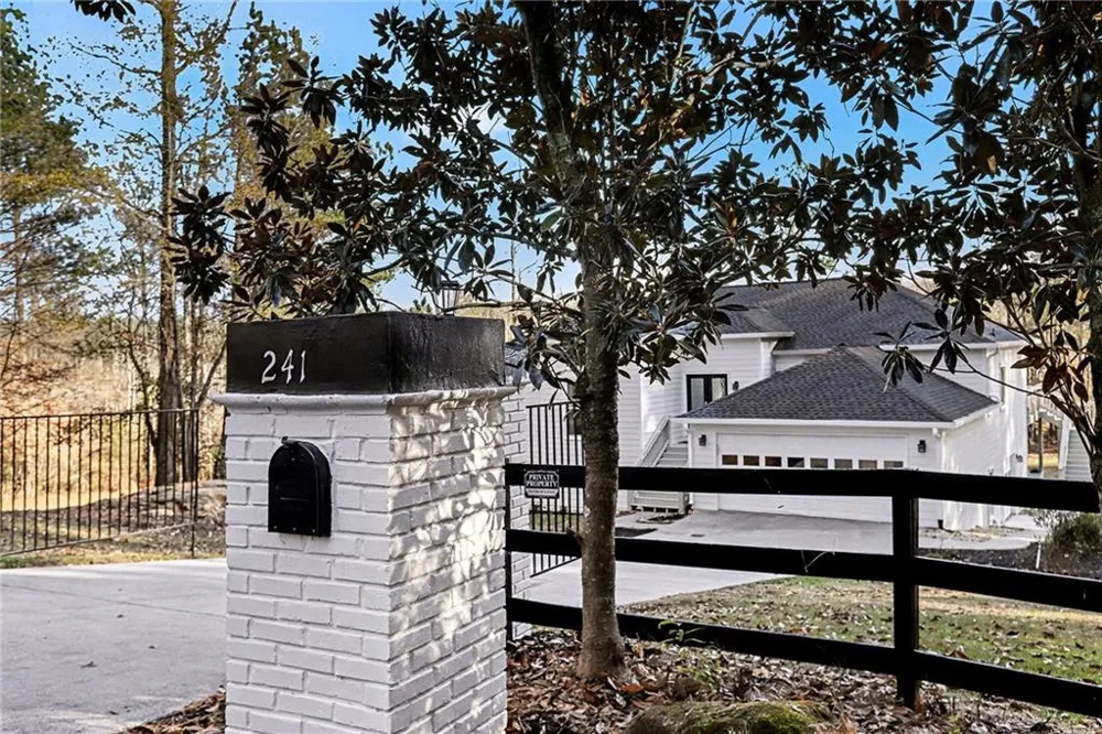 241 Nacoochee Drive Woodstock, GA 30188