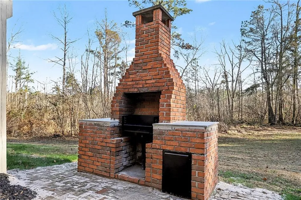 241 Nacoochee Drive Woodstock, GA 30188